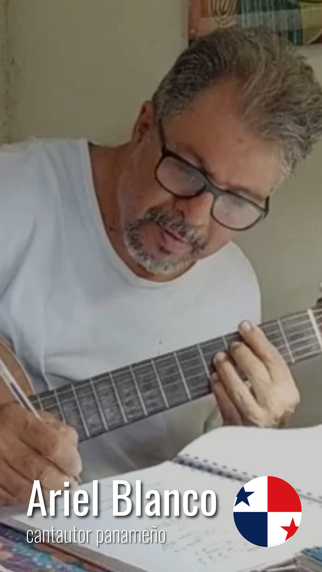 Ariel Blanco cantautor panameño, con más de 150 canciones propias sobre temas humanistas, de solidaridad, románticos y de protesta.